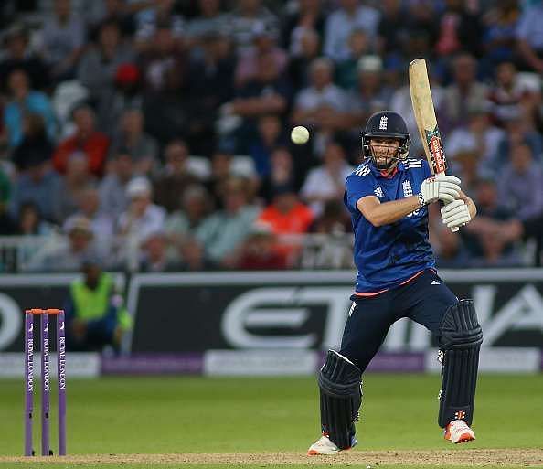 woakes-1469083442-800