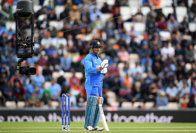 एम एस धोनी ने अपने करियर में कई बेहतरीन रिकॉर्ड्स बनाए
