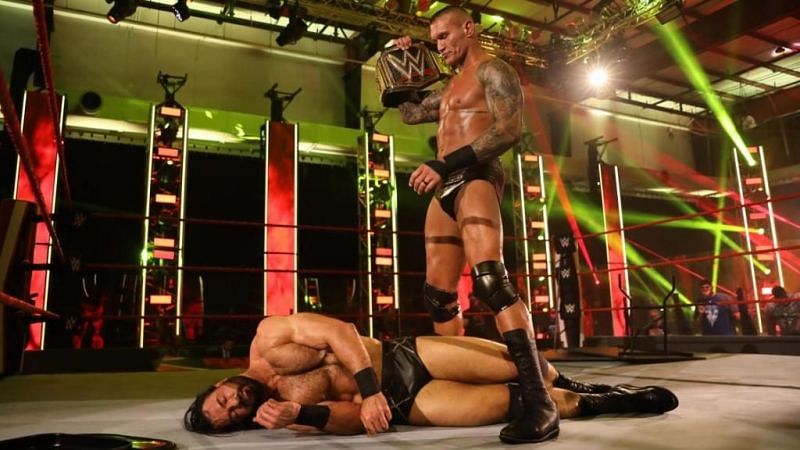wwe चैंपियन ड्रू मैकइंटायर और रैंडी ऑर्टन