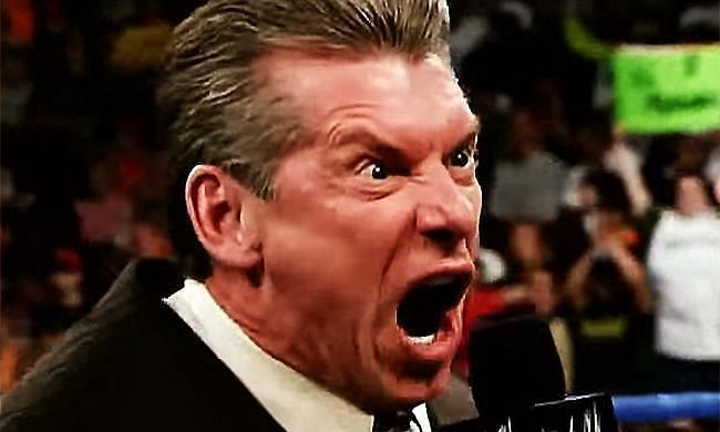WWE के बड़े सुपरस्टार्स का गुूस्सा कई बार दूसरों के ऊपर बुरी तरह निकला है 