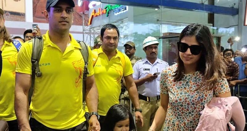धोनी अपने परिवार के साथ