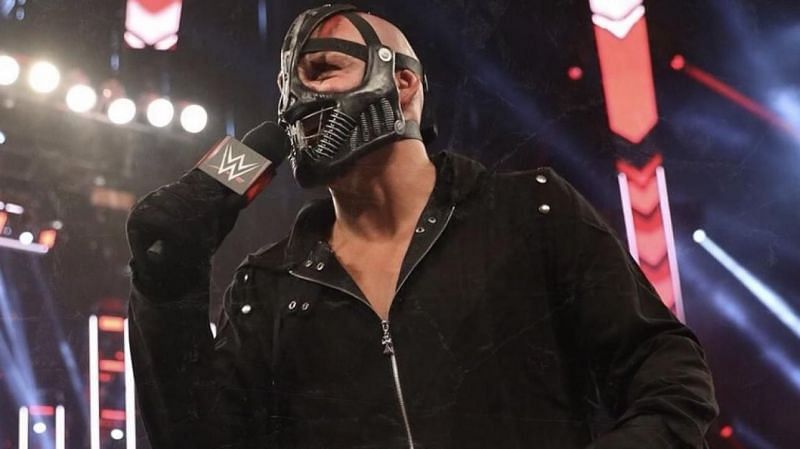 WWE RAW के दौरान प्रोमो करते टी बार