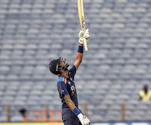 Krunal Pandya pays tribute to his late father. Pic: Krunal Pandya/ Twitter