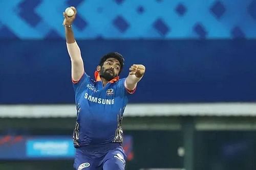 MI vs CSK: 3 Bowlers to watch out for