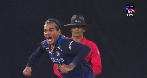 Rahul Chahar gave a send-off to Hasaranga.