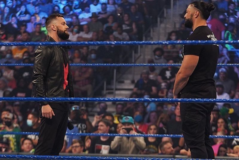 SmackDown में रोमन रेंस और फिन बैलर नजर आए