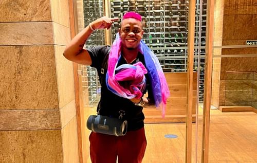 Shimron Hetmyer points to his pink hair. Pic: Rajasthan Royals