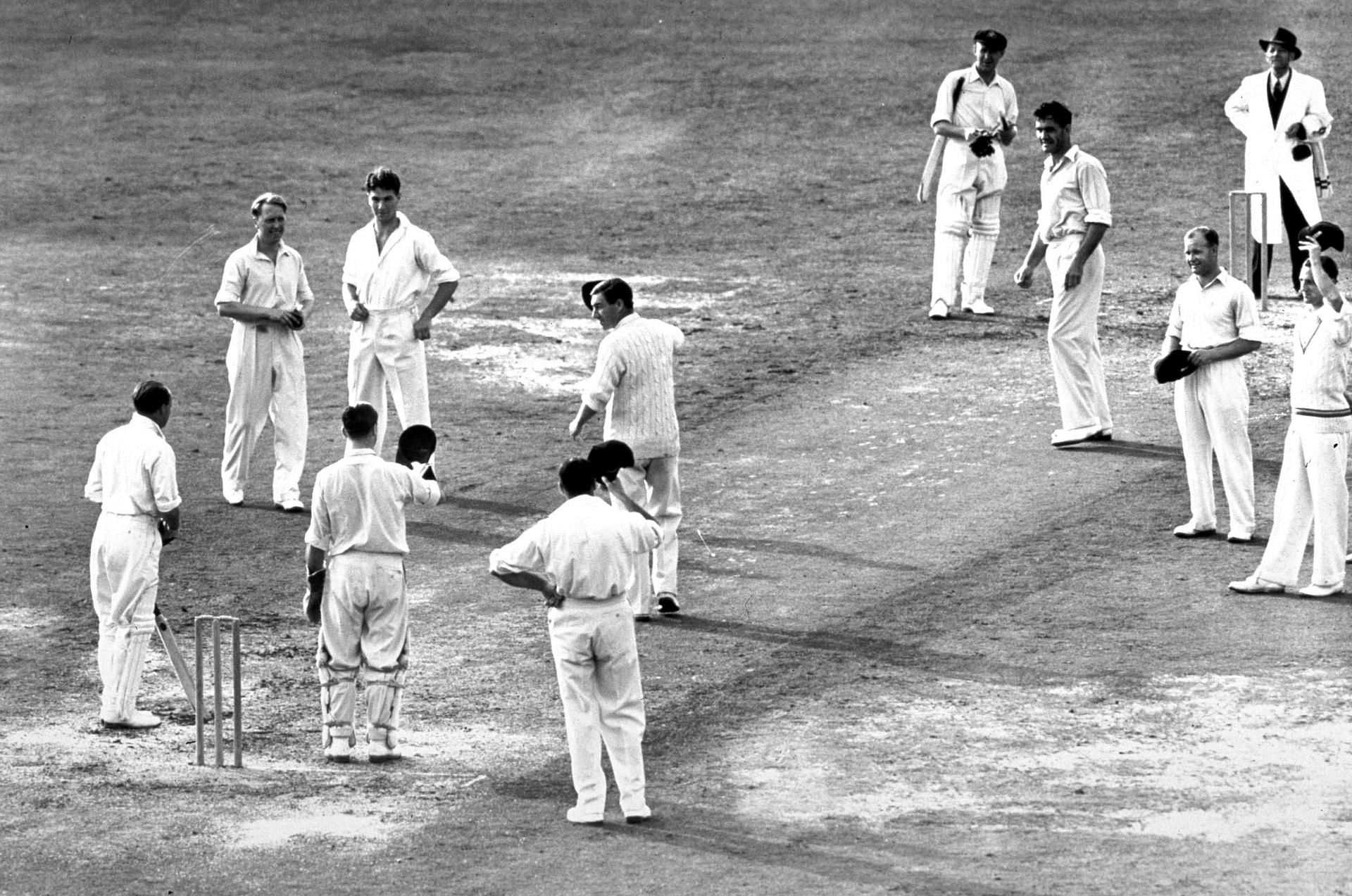 Sir Don Bradman receiving the ovation of English players after walking out to bat in his final Test innings (Image: ICC)