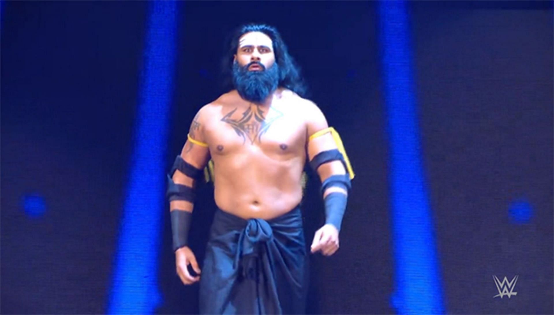 WWE सुपरस्टार वीर महान सोशल मीडिया पर काफी एक्टिव रहते हैं