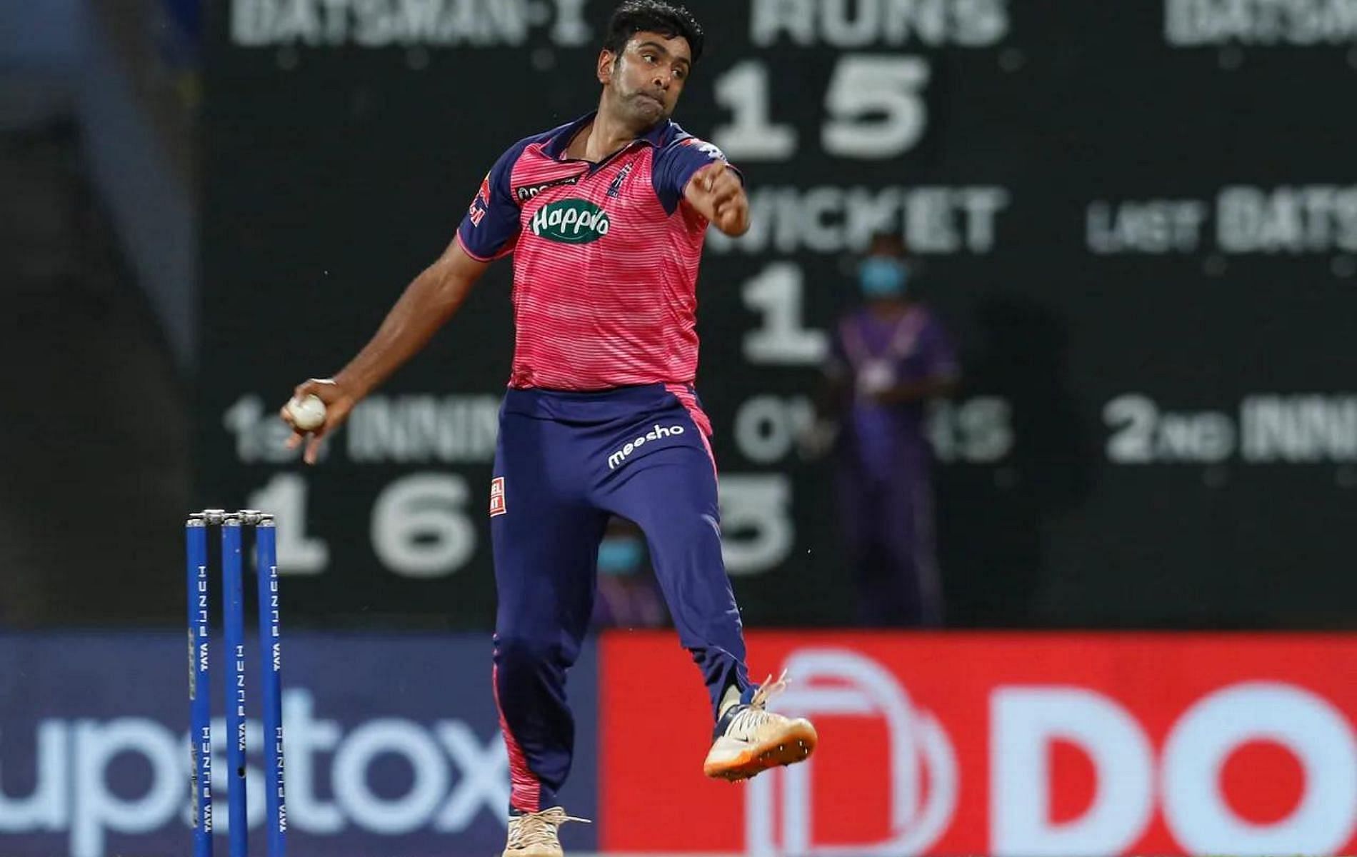 रविचंद्रन अश्विन गेंदबाजी के दौरान (Photo Credit - IPLT20)