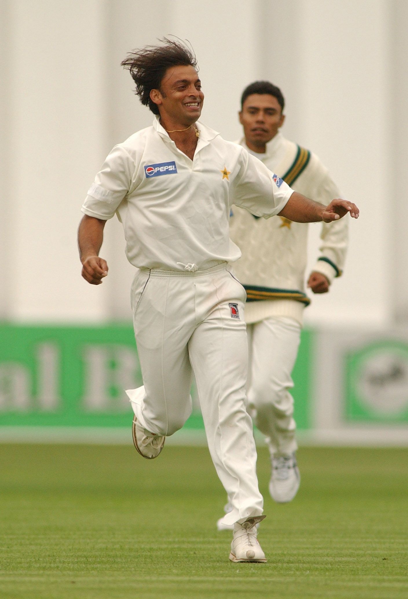 Pakistan's Shoaib Akhtar celebrates the wicket of Stephen Fleming