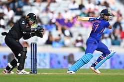 Shreyas Iyer, Shikhar Dhawan shine as Team India post 306/7 in 1st ODI against New Zealand in Auckland