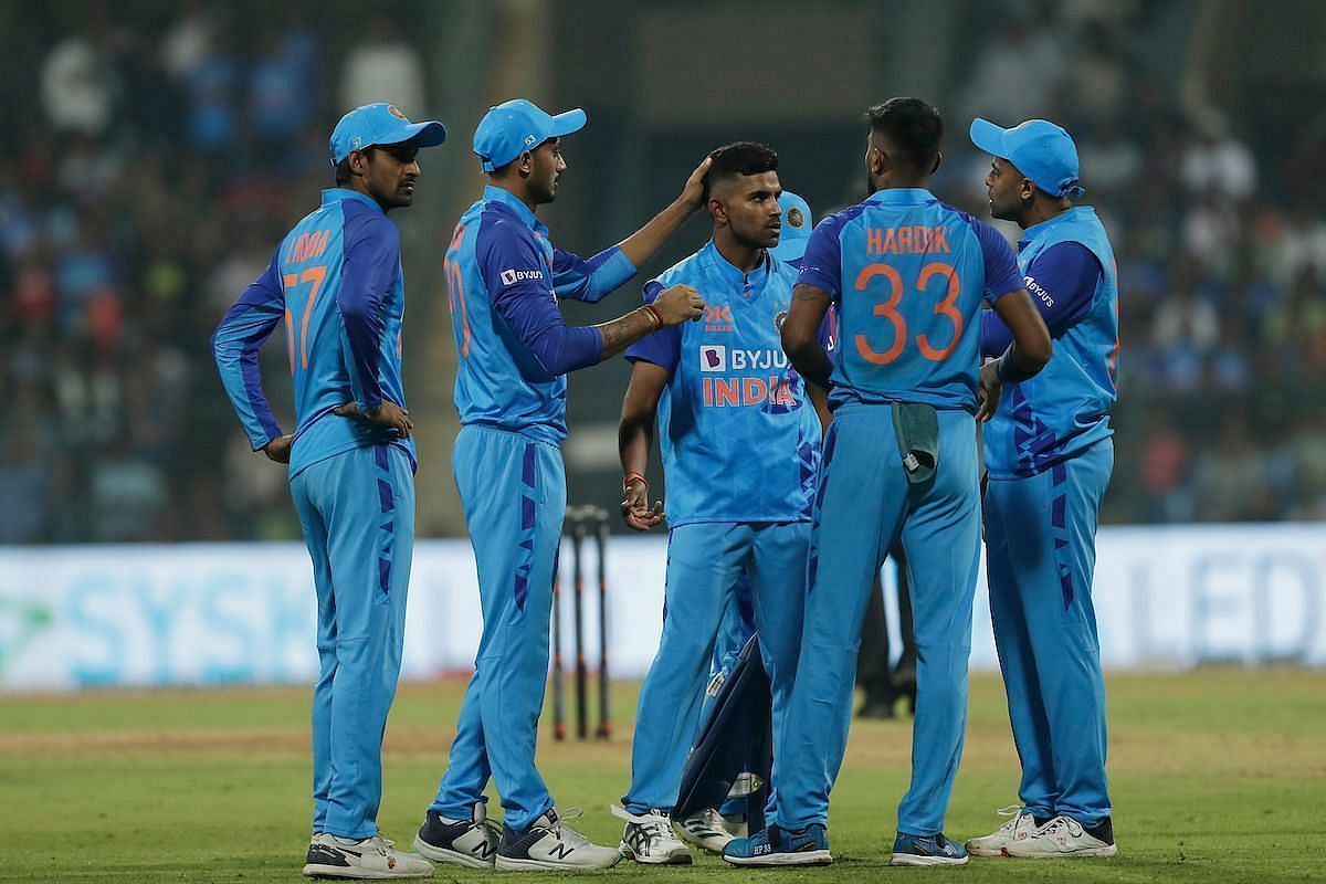 शिवम मावी ने अपने डेब्यू मुकाबले में बेहतरीन गेंदबाजी की है