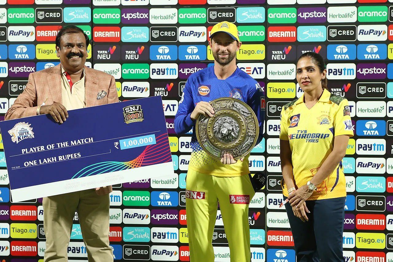 Devon Conway receiving the honors [IPLT20]