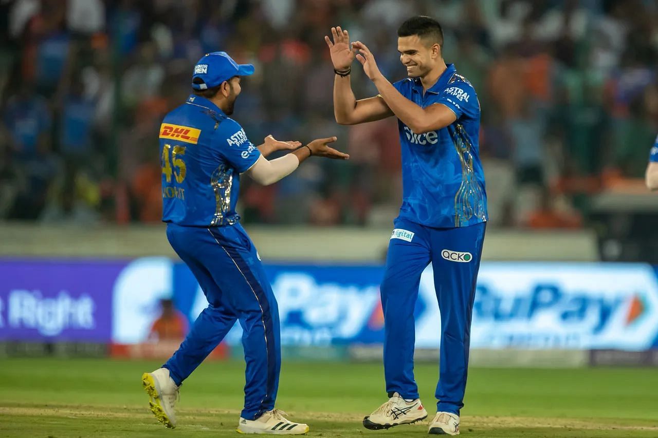 अर्जुन तेंदुलकर ने अपना पहला आईपीएल विकेट लिया (Photo Credit - IPL)