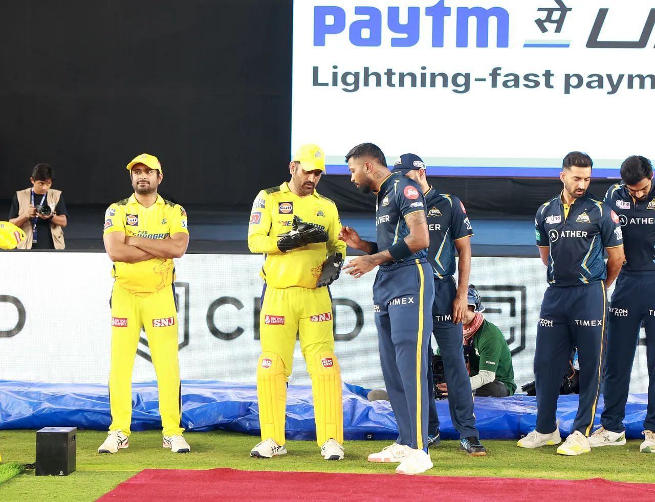 एम एस धोनी और हार्दिक पांड्या (Photo - IPLT20)