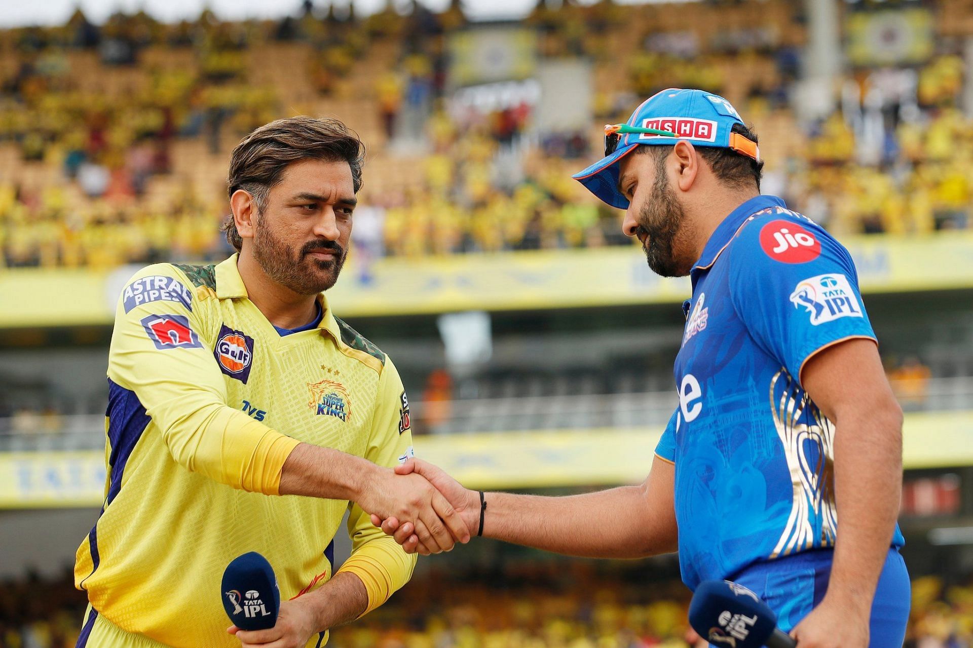 MS Dhoni at the toss with Rohit Sharma. (Credits: Twitter)