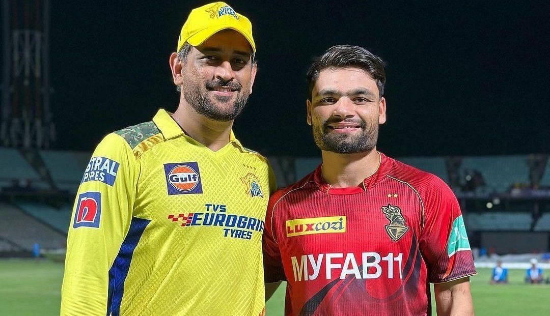 एम एस धोनी और रिंकू सिंह (Photo - Twitter)