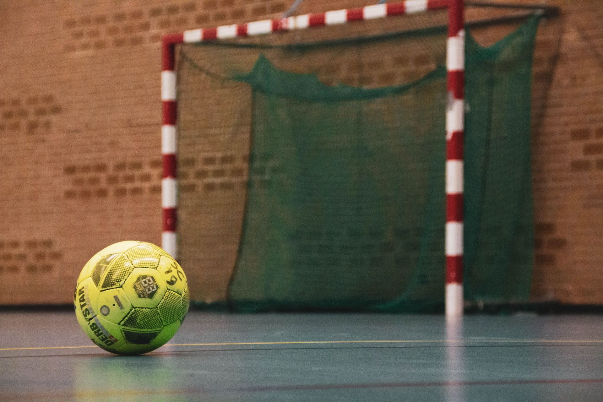 Yellow-colored handball (Image via Unsplash)