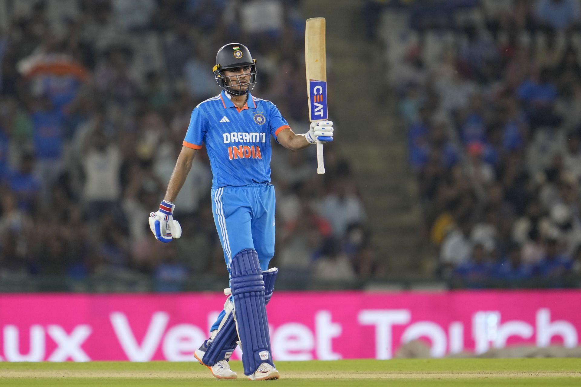 Shubman Gill raising his bat after a fifty vs AUS [Getty Images]
