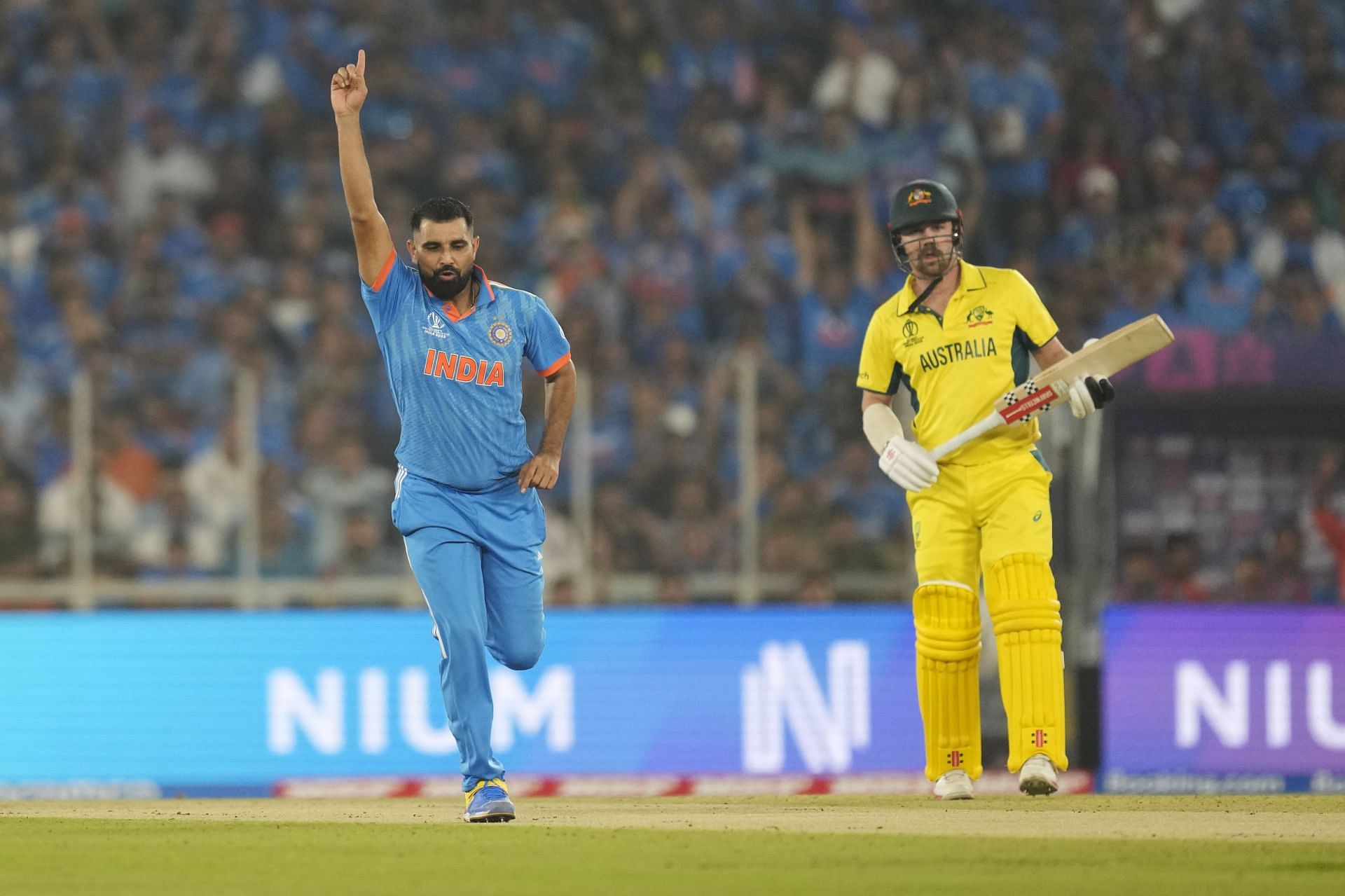 After dismissing David Warner, Mohammed Shami couldn't hit the right areas