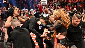 WWE Raw में पूर्व चैंपियन की शानदार जीत के बाद 7 Superstars ने क्राउड के बीच से आकर एरीना में मचाई तबाही, मचा जबरदस्त बवाल