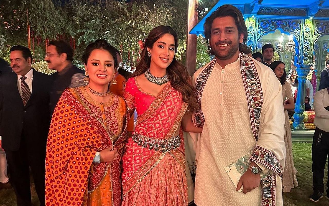 (Photo Courtesy: Janhvi Kapoor Instagram)                     
