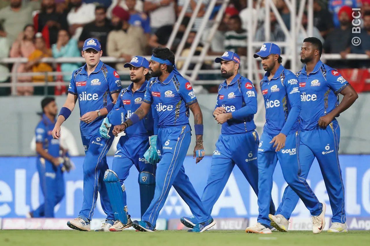 Hardik Pandya leads his players onto the field. (Credits: Twitter)