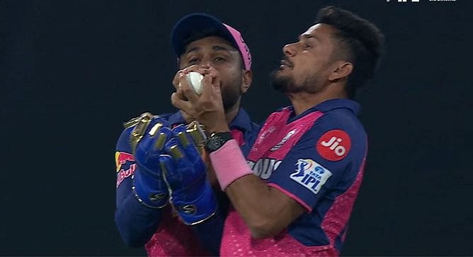 [Watch] Kuldeep Sen and Sanju Samson collide to take Atharva Taide's catch in PBKS vs RR IPL 2024 clash
