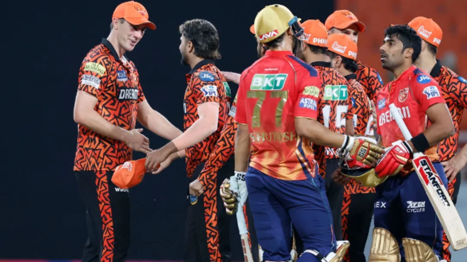 Shashank Singh and Ashutosh Sharma shake hands with SRH players.