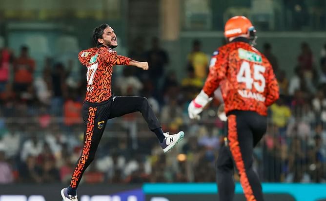 [Watch] SRH spinner Shahbaz Ahmed dismisses Riyan Parag and Ravichandran Ashwin in an over to derail RR's chase in IPL 2024 Qualifier 2