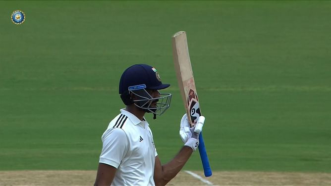 [Watch] Manav Suthar takes a diving boundary catch to remove Axar Patel for 86 in IND C vs IND D 2024 Duleep Trophy match