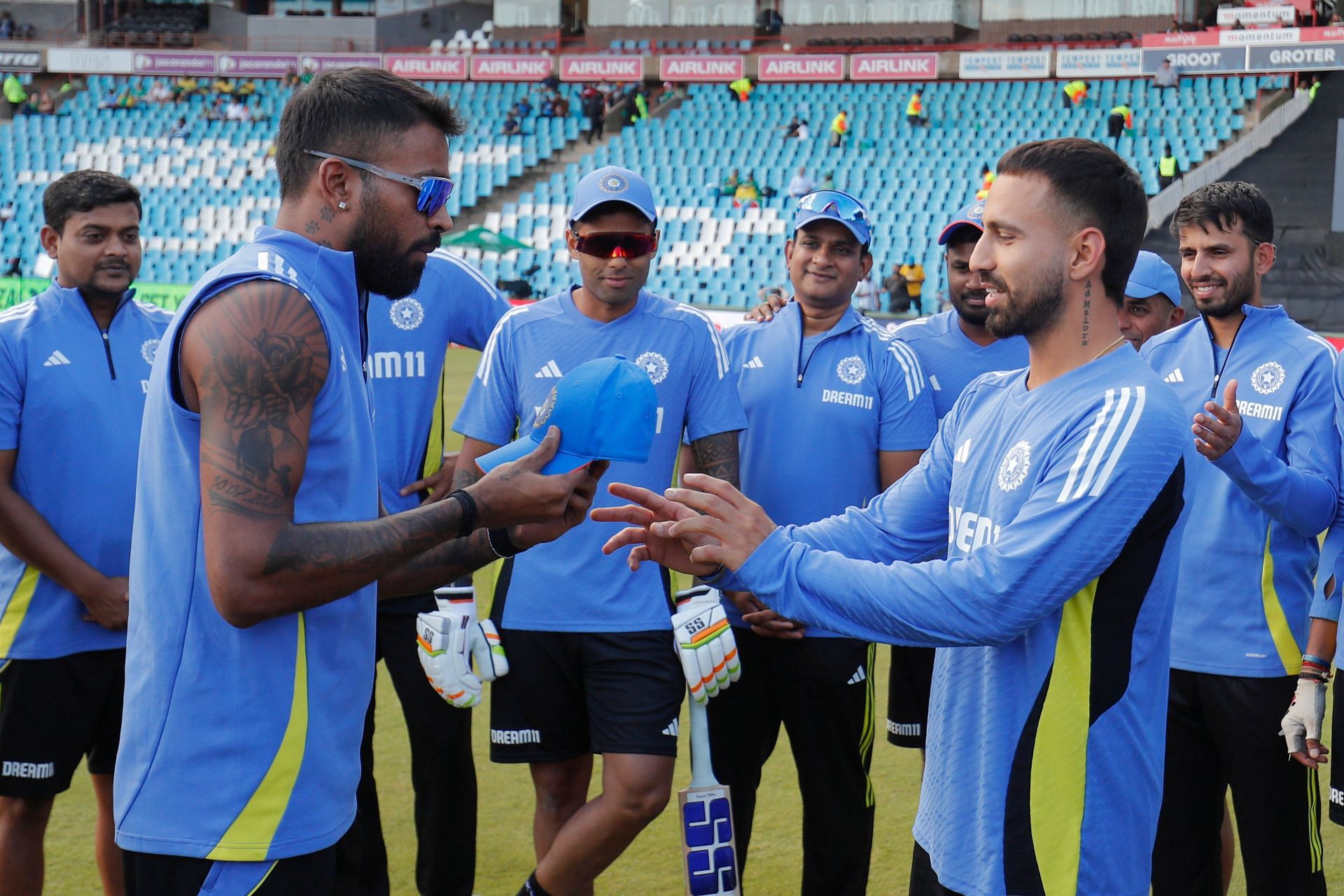 भारतीय क्रिकेट टीम के लिए डेब्यू कैप लेते हुए रमनदीप सिंह (Photo Credit_X/@BCCI)