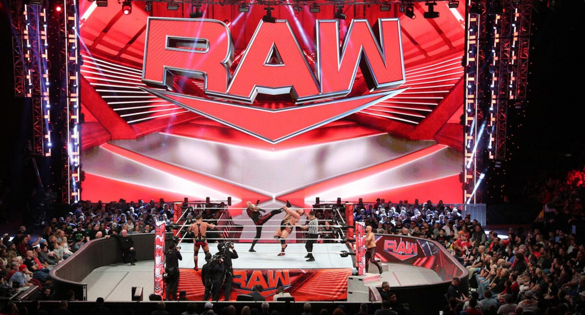 WWE Raw में कुछ बड़े मैच होंगे (Photo: WWE.com)