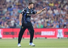 [Watch] Jamie Overton warns Finn Allen of non-striker run-out, gets into heated exchange with batter in AS vs PS BBL 2024-25 match