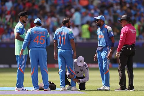Mohammed Shami was troubled by a calf issue during India's 2025 Champions Trophy clash against Pakistan. [P/C: Getty]