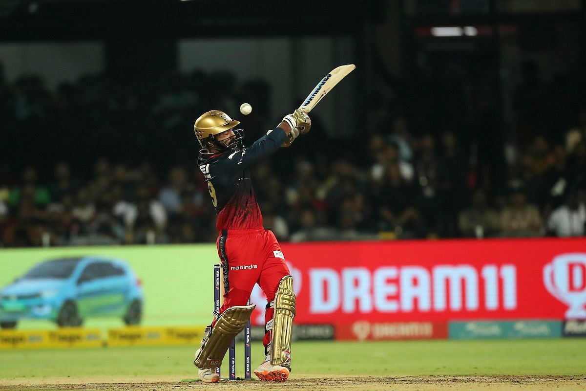 बल्लेबाजी के दौरान दिनेश कार्तिक (Photo Credit: X/@cricbuzz)