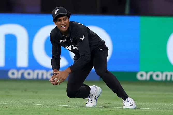Rachin Ravindra grabs a brilliant catch to dismiss Shreyas Iyer for 48 in IND vs NZ 2025 Champions Trophy final [Watch]