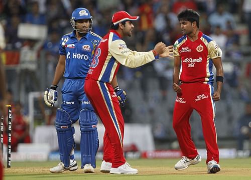 Royal Challengers Bangalore bowler Vinay Kumar (right).