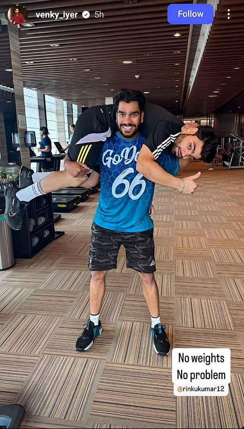 Venkatesh Iyer lifting Rinku Singh in the gym (Image Credits: Venkatesh Iyer/IG)