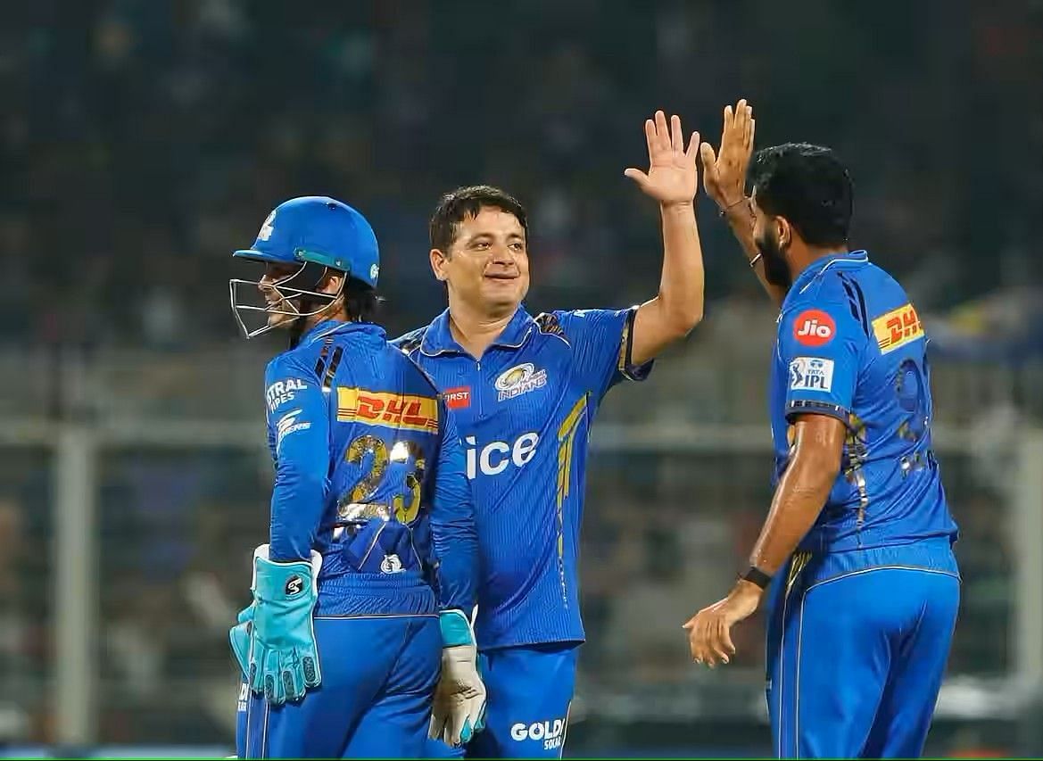 मुंबई इंडियंस टीम (Photo Credit -IPLT20.COM)
