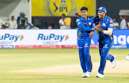 Vignesh Puthur registered figures of 3/32 in four overs in MI's IPL 2025 clash against CSK. [P/C: iplt20.com]
