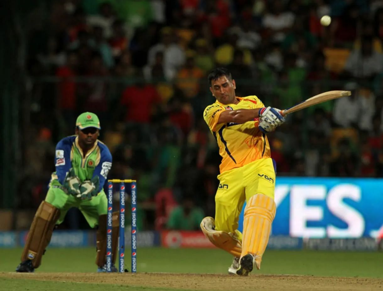 MS Dhoni smashing down the ground [Getty Images]