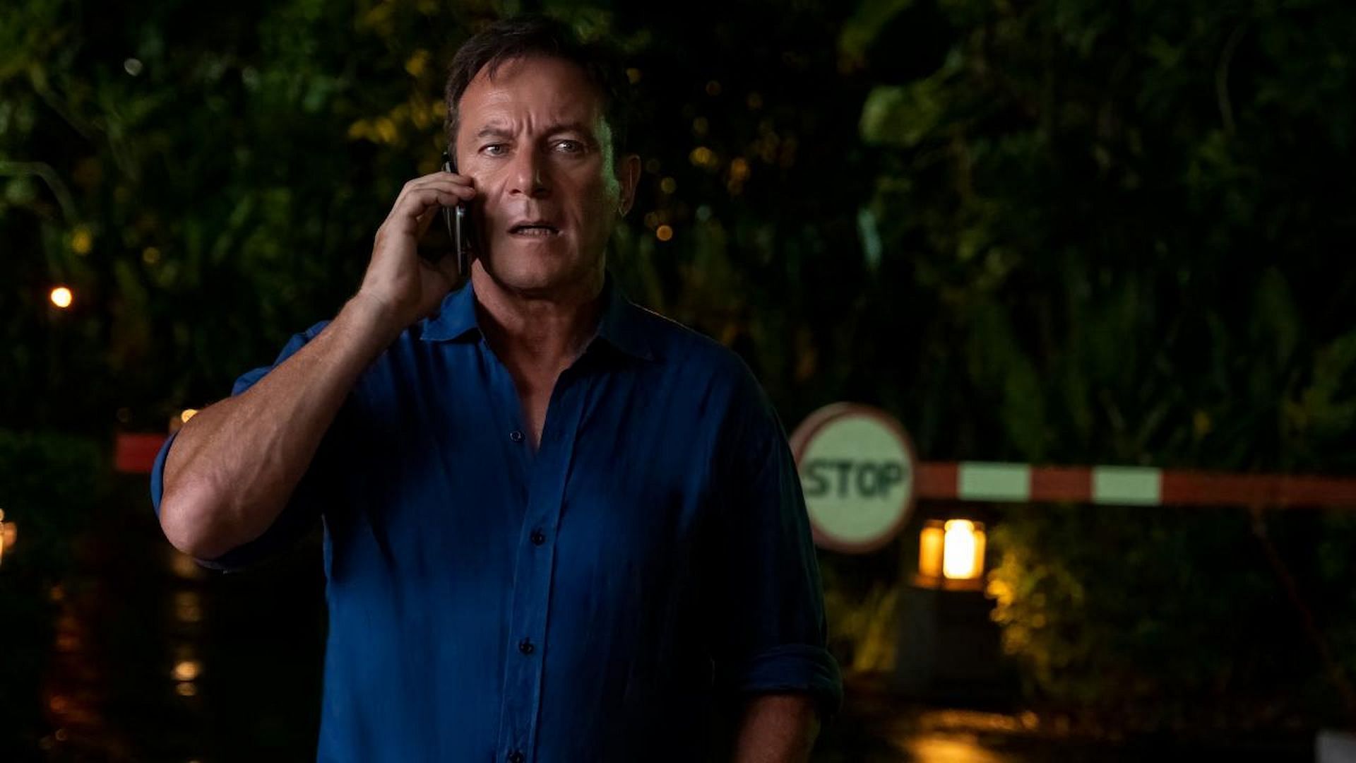 Duke University does not approve of Jason Isaacs t-shirt in The White Lotus season 3 (Image via HBO)