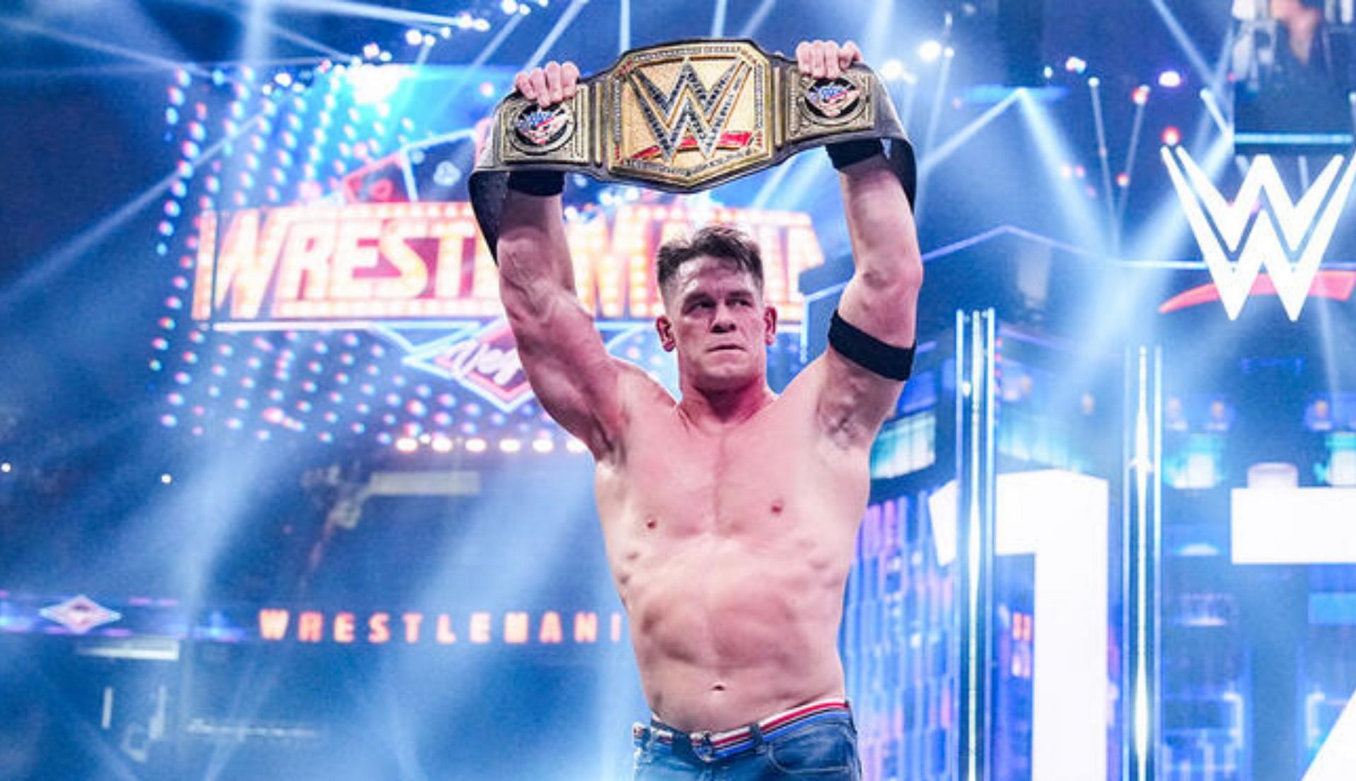 जॉन सीना चैंपियनशिप जीत सेलिब्रेट करते हुए (Photo: WWE.com)