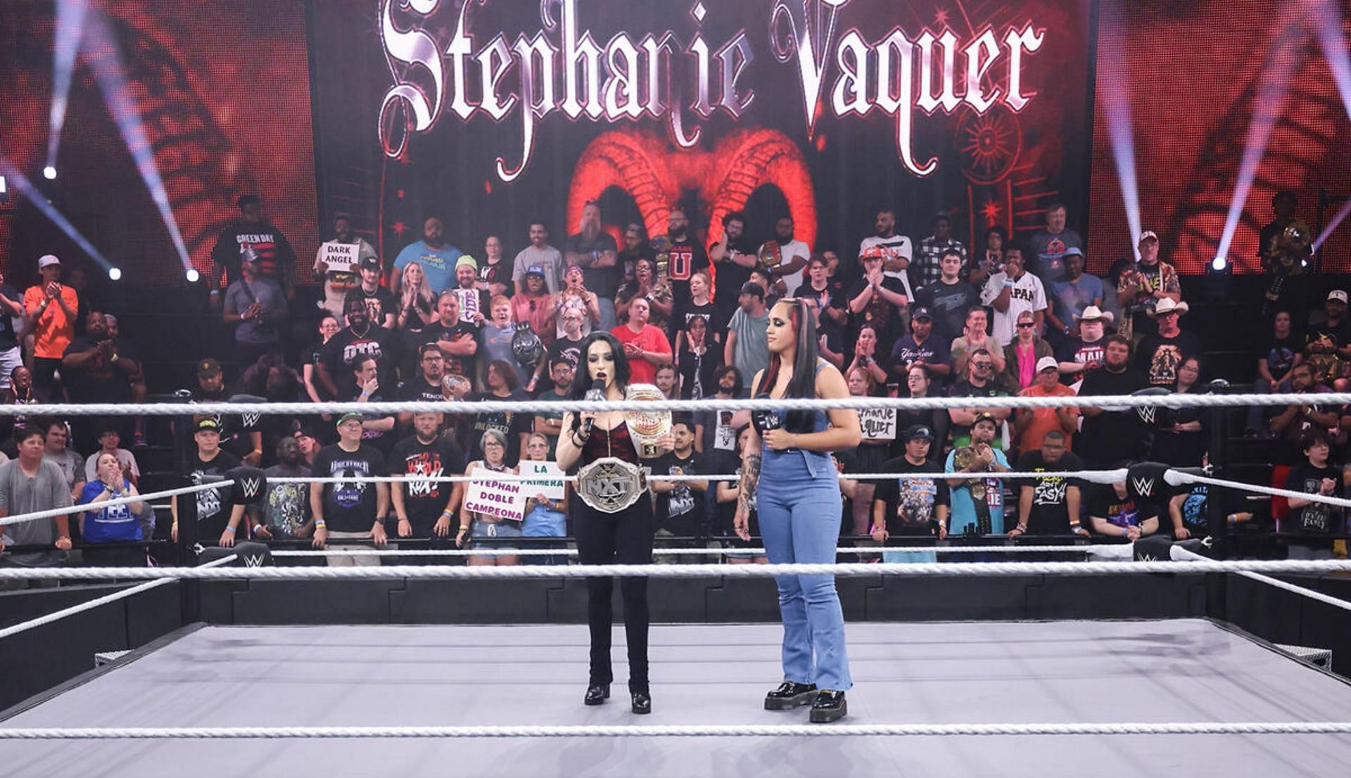 डबल चैंपियन ने छोड़ा एक टाइटल (Photo: WWE.com)