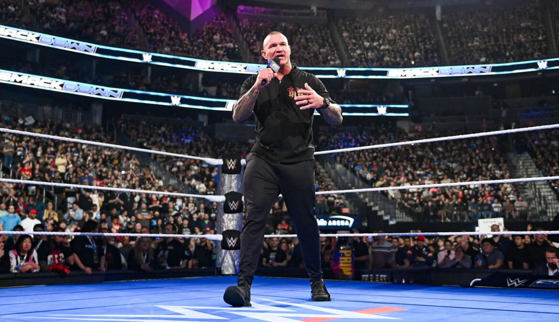 रैंडी ऑर्टन प्रोमो कट करते हुए (Photo: WWE.com)