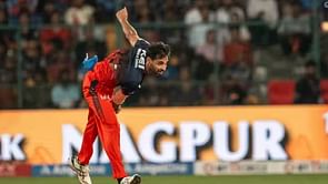 RCB vs DC: भुवनेश्वर कुमार ने रचा इतिहास, IPL इतिहास में बने तीसरे सबसे ज्यादा विकेट लेने वाले गेंदबाज; अश्विन का रिकॉर्ड किया ध्वस्त