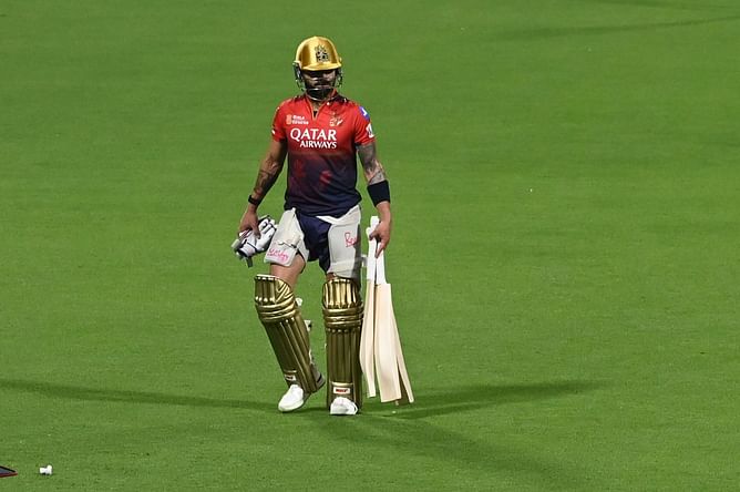"Virat Kohli launches huge straight six during training ahead of RCB vs PBKS IPL 2025 clash [Watch]"