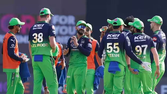 पाकिस्तान का ये दिग्गज खिलाड़ी विराट कोहली के हाथ में देखना चाहता है IPL ट्रॉफी, RCB को बताया अपनी फेवरेट टीम